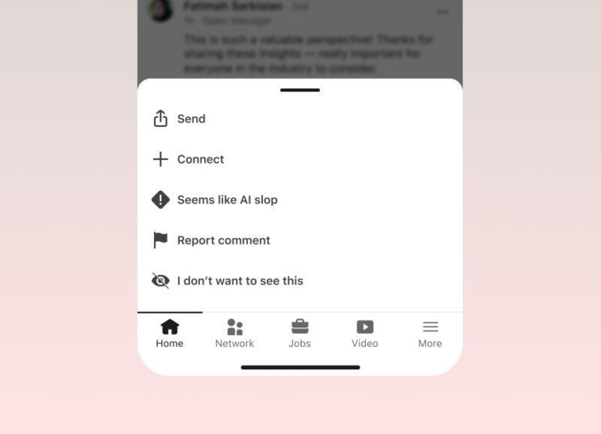 LinkedIn 疑似AI水文举报按钮截图